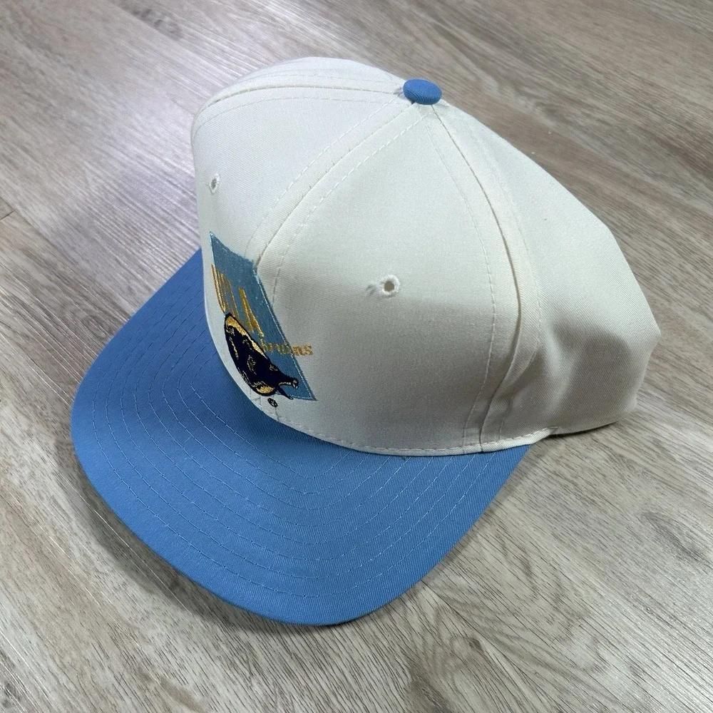 VTG UCLA Bruins Snapback Hat College Signatures White‎ Blue Cap